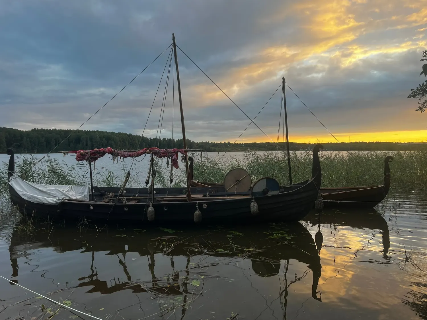 Вода на закате